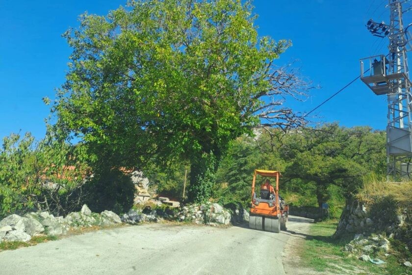 U tijeku su radovi na uređenju dijela nerazvrstanih cesta na Konavoskim brdima.